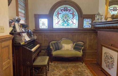 James Bay Bed & Breakfast | Haterleigh Heritage Inn