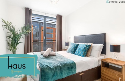 Theatreland Birmingham Apartment | Haus City Centre 2 Bedroom Apartment l Parking l Balcony l WIFI l Smart TV l Arcadian l China Town
