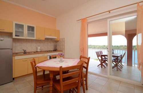 Blato Apartment | Haus Fani Apartments in Haus Fani on the beautiful island