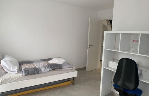 Ebersberg District House | Haus mit 5 Schlafzimmer 2 Bäde 1 Wohnzimmer 3 Park