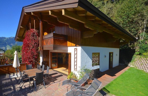 Zell am See Ski Chalet | Haus Thumersbach - spacious house with sauna and large terrace in a quiet location, ski bus 150m