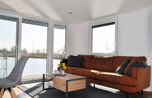 Wangerland Boat Rental | Hausboot am Wangermeer, Wenige Kilometer von der Friesischen Nordsee Entfernt