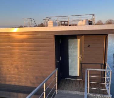 Wangerland Boat Rental | Hausboot der Friesländer im Wangermeer
