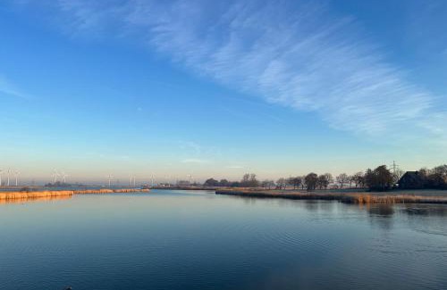 Wangerland Boat Rental | Hausboot der Friesländer im Wangermeer