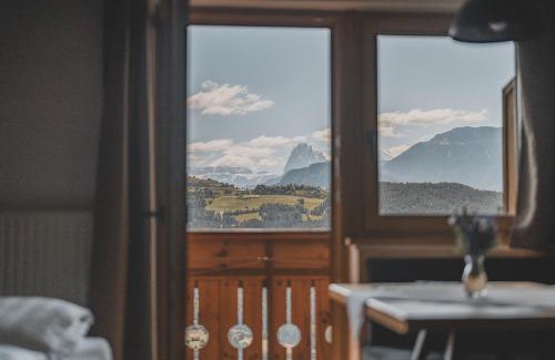 Albions Apartment | HAUSERHOF Farmhouse Escape & Dolomiten View