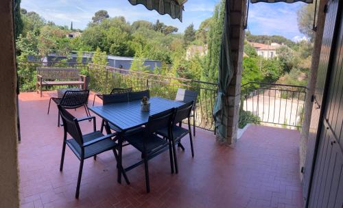 Le Mourillon Apartment | Haut de villa avec terrasse privative jardin et parking tout près des plages
