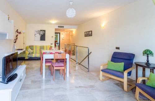 Costa Dorada Apartment | Hauzify I Apartament Altamira