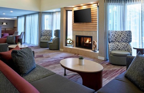 Eden Prairie Resort | Have a Relaxing Stay! Two Units, Indoor Pool, Pets are Welcome with Fee