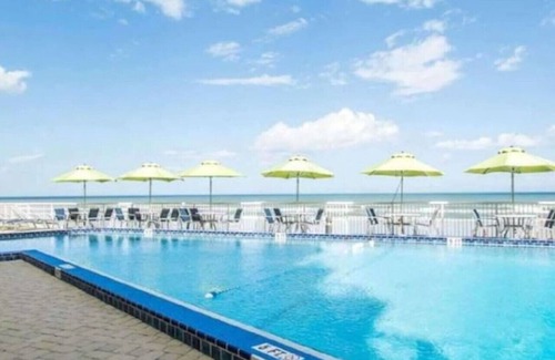 Daytona Beach Shores Condo | Have family fun in the sun at Daytona Beach in this resort 2BD condo