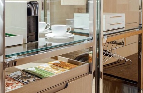 East Central Park Hotel | Have Fun at Disney! 3 Contemporary Units, w/ Outdoor Pool & Spa, Parking!