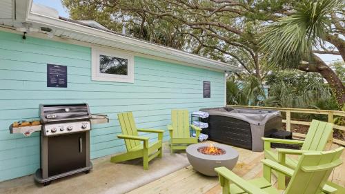 Vilano Beach House | Haven Grove Beach Bungalow w Hot Tub Game Room Blocks from the Water
