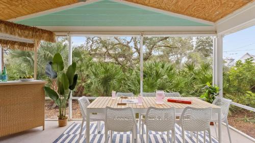 Vilano Beach House | Haven Grove Beach Bungalow w Hot Tub Game Room Blocks from the Water