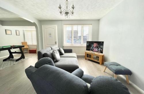 Ashford House | Haven lovely home just off M20 in great area & parking