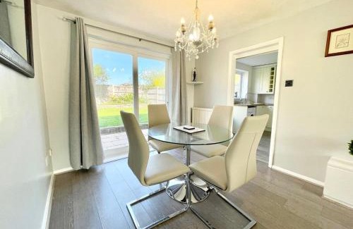 Ashford House | Haven lovely home just off M20 in great area & parking