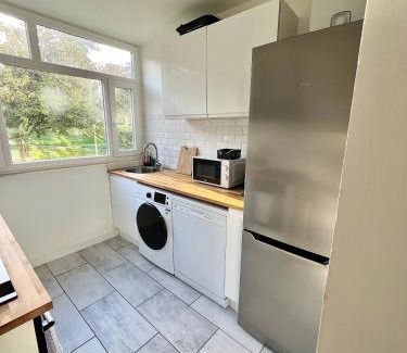 Seine-et-Marne Apartment | Haven Park - Appartement entier spacieux de 4 chambres 10 min RER D, 35 min de Paris, NETFLIX, FIBRE OPTIQUE, PLACE DE PARKING