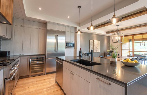 Mont-Tremblant House | Havre 115 Des Montagnes | Luxurious & Modern | Ski-in Ski-out