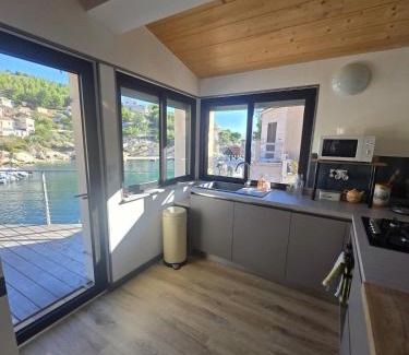Calanque de Morgiou Apartment | Havre de paix les pieds dans l eau