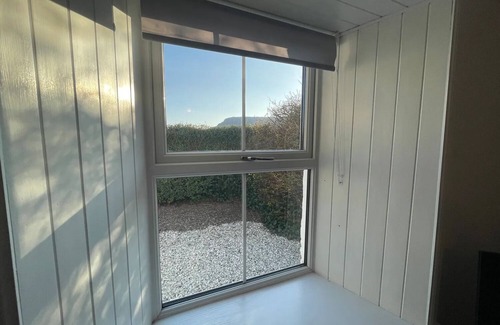 Torrin Cottage | HAWTHORN DENE, pet friendly, cosy croft cottage with mountain views in Torrin