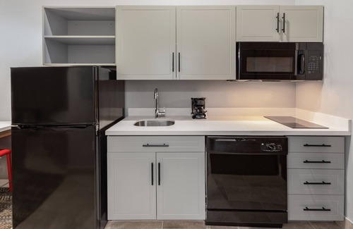Central Oklahoma City Hotel | Hawthorn Extended Stay by Wyndham Oklahoma City Airport