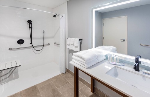 Central Oklahoma City Hotel | Hawthorn Extended Stay by Wyndham Oklahoma City Airport