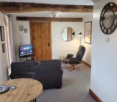 Albrighton Apartment | Haywains Self-Catering at Boningale Manor