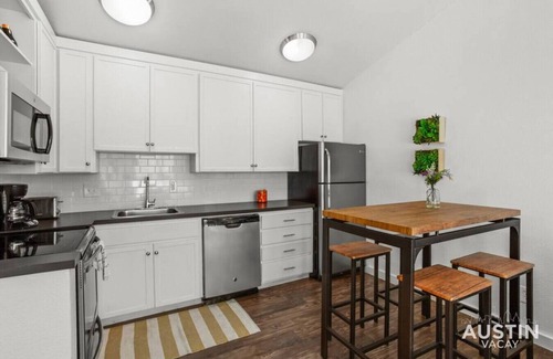 Barton Hills Apartment | HC #101 xxxxxxxxxxxx