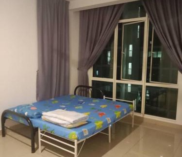 Seri Kembangan House | He and Me Homestay