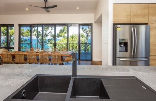 Picnic Bay House | Headland House, Nobby Headland