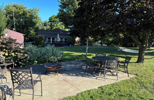 North East House | Heard it Through the Grapevine is a charming 3 - bedroom house in North East PA.