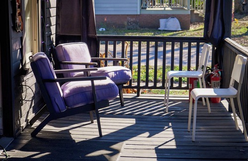 Tupelo House | Heart Break Hotel Rad Bungalow - Rock-n-roll themed 2-bedroom downtown Tupelo.
