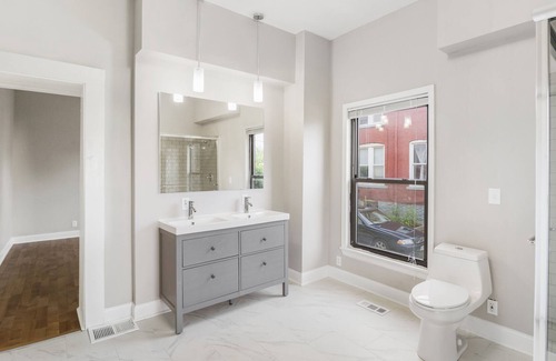 Hanover Place House | Heart of KC Living - Westport ~ Plaza ~ Crossroads
