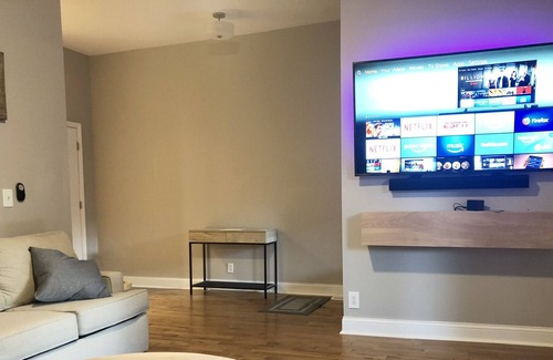 Hanover Place House | Heart of KC Living - Westport ~ Plaza ~ Crossroads