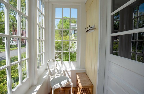 Lenox House | Heart of Lenox Walk to Town Cozy Cottage!