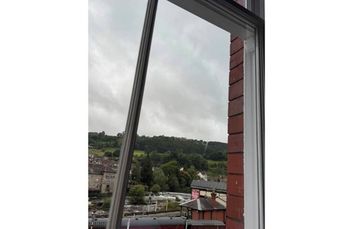 Llangollen House | Heart of Llangollen, 5 Bed Victorian Townhouse