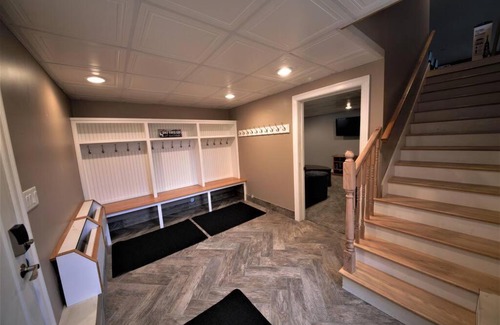 Ludlow House | Heart of Ludlow 5 fully stocked and minutes from Okemo Base