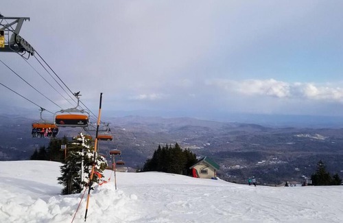 Ludlow House | Heart of Ludlow 5 fully stocked and minutes from Okemo Base
