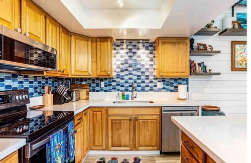 Queen Emmas Bluffs Condo | Heart of Princeville w/AC minutes from everything!