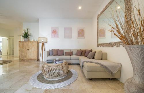 Petitenget Apartment | Heart of Seminyak 2bed 2bath 2 pools super quiet