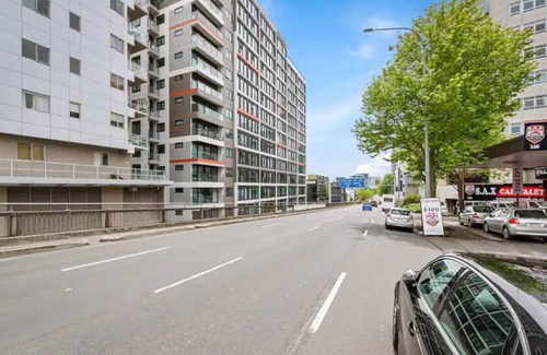 Auckland Central Business District House | Heart of the City Stylish 1BR Flat | Zodiak Stays