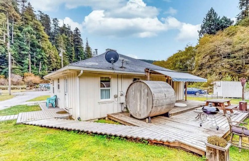 Orick House | Heart of the Redwoods EQUONI Cottage w/Sauna