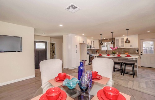 West Hills House | Heart of the Valley Cozy Single family home a mile from Topanga Village