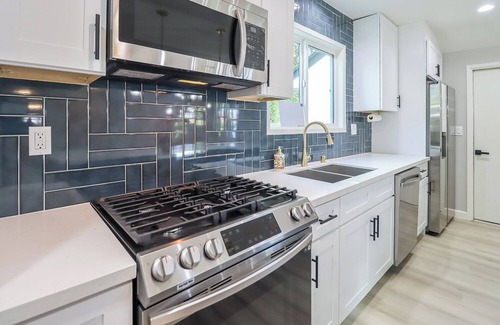 West Hills House | Heart of the Valley Cozy Single family home a mile from Topanga Village