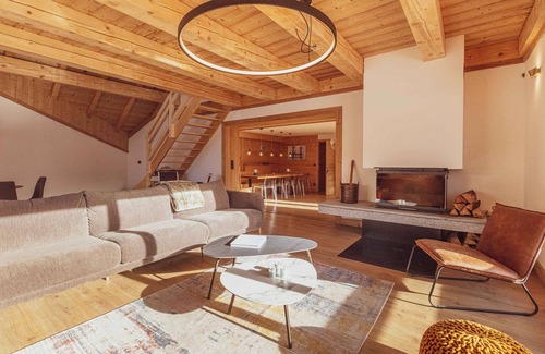 Montgenevre Ski Chalet | Heart of village 25 pers, feet of the tracks, sauna, jacuzzi, billiard, terrace