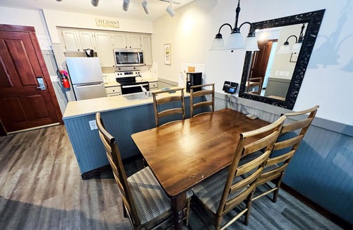 Snowshoe Condo | Heart of Village Mountain Condo Ski In/Ski Out