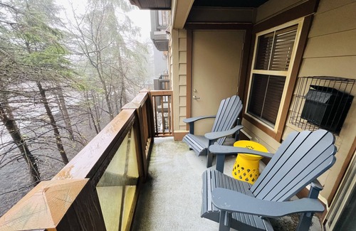 Snowshoe Condo | Heart of Village Mountain Condo Ski In/Ski Out