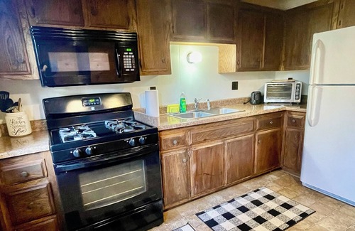 Big Bear City House | Heart & Snow Mountain Cabin. Pet Friendly!