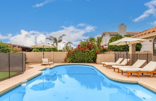 Arabian Views House | Heated+Fenced Pool|Updated Kitchen|Outdoor Dining