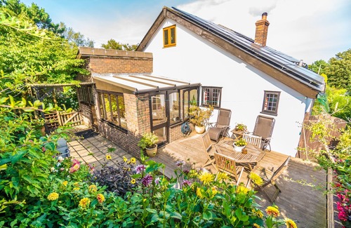 Hastings Cottage | Heated indoor pool & spa, countryside holiday cottage near the beach & park