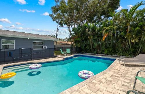 Walsingham Villa | Heated Pool, 10min from Beach, Lux 3Br 2Ba, Coco Cabana