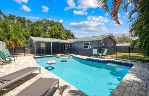 Walsingham Villa | Heated Pool, 10min from Beach, Lux 3Br 2Ba, Coco Cabana